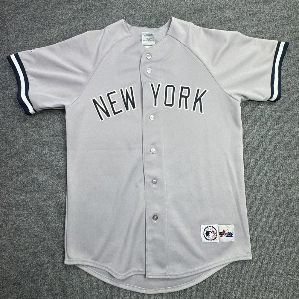 Derek Jeter 2 New York Yankees Majestic Baseball Jersey Youth L Grey Button Up
